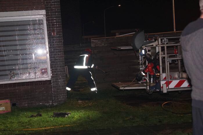 Brand in spouwmuur van woning
