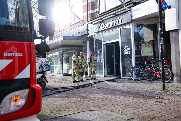 Veel rook bij grote brand in garage