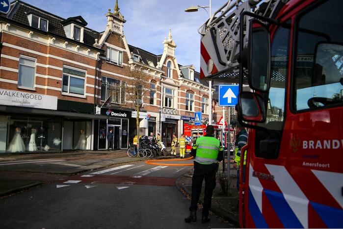 Veel rook bij grote brand in garage