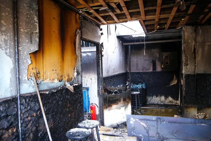 Veel rook bij grote brand in garage