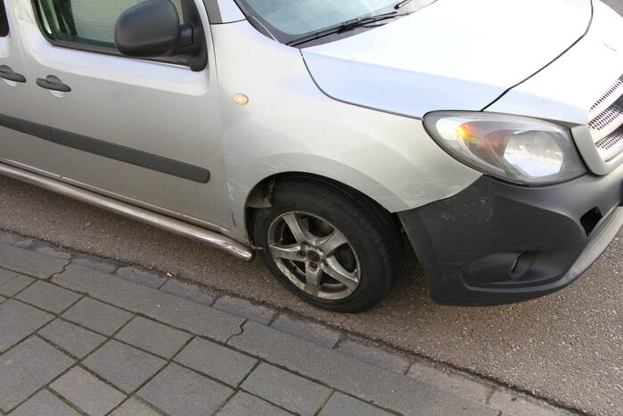 Frontale aanrijding tussen twee voertuigen