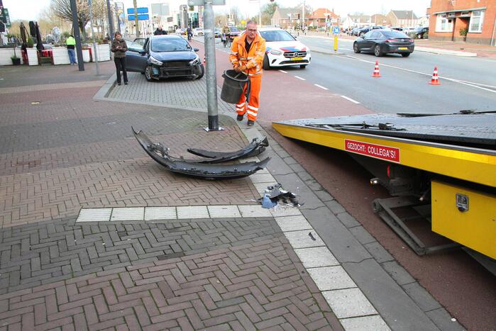 Frontale aanrijding tussen twee voertuigen