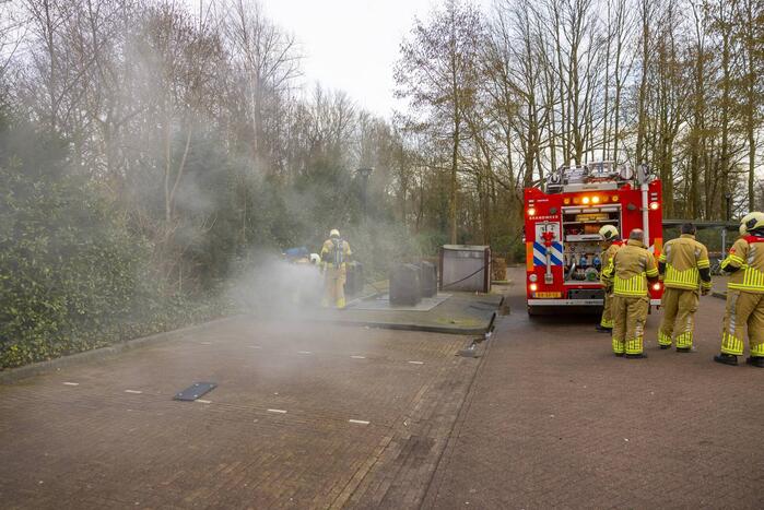 Brand ontstaan in ondergrondse plastic container