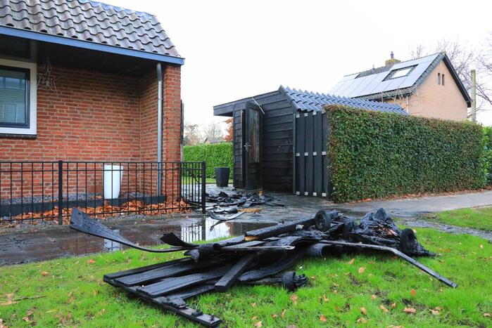 Brand ontstaan door vuurwerkresten in kliko