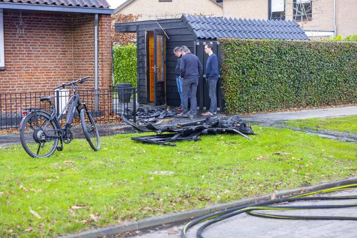 Brand ontstaan door vuurwerkresten in kliko