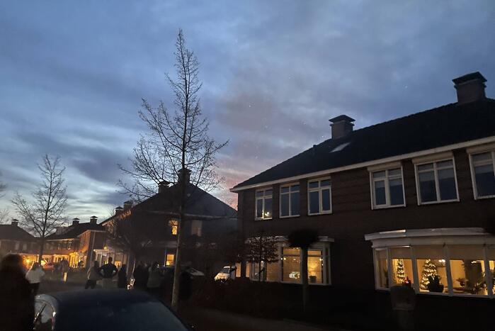 Coniferenhaag tegen woning in brand