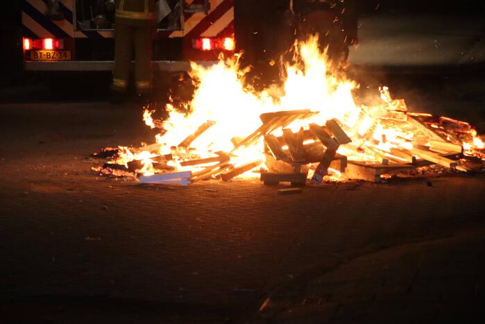 Pallets in brand gestoken