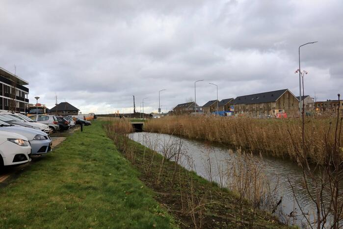 Auto te water na vergeten van handrem