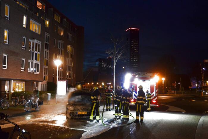 Veel rookontwikkeling door brand in auto