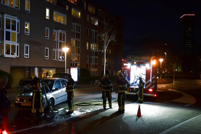 Veel rookontwikkeling door brand in auto