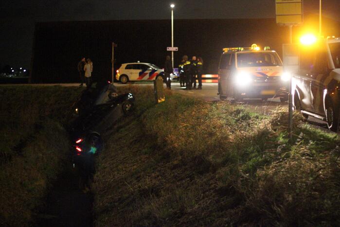 Twee auto's in de sloot na ongeval