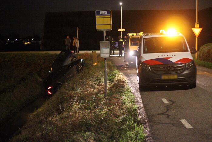 Twee auto's in de sloot na ongeval
