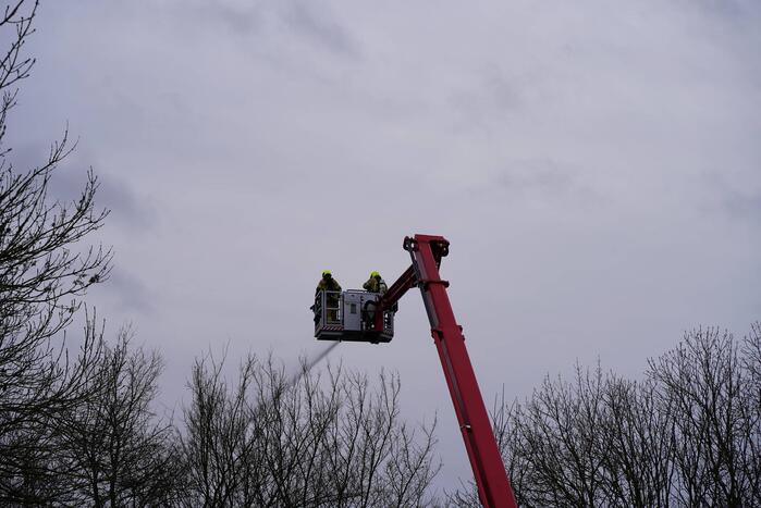 Grote uitslaande brand verwoest schuur