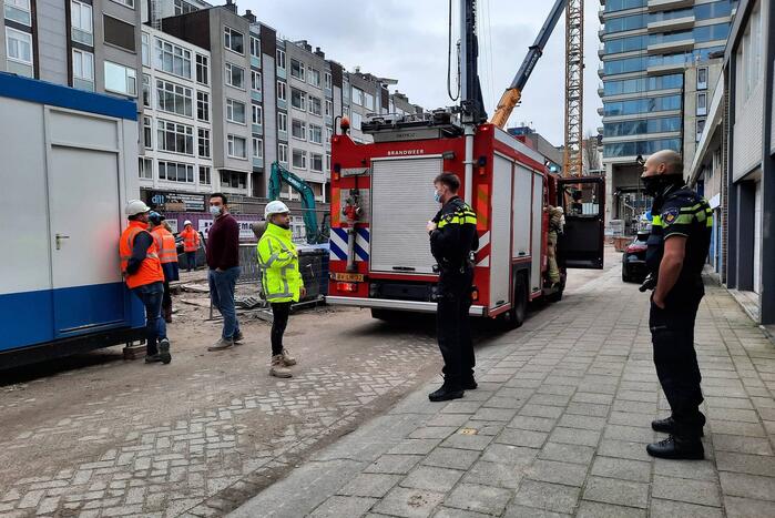 Bouwmachine valt in gat