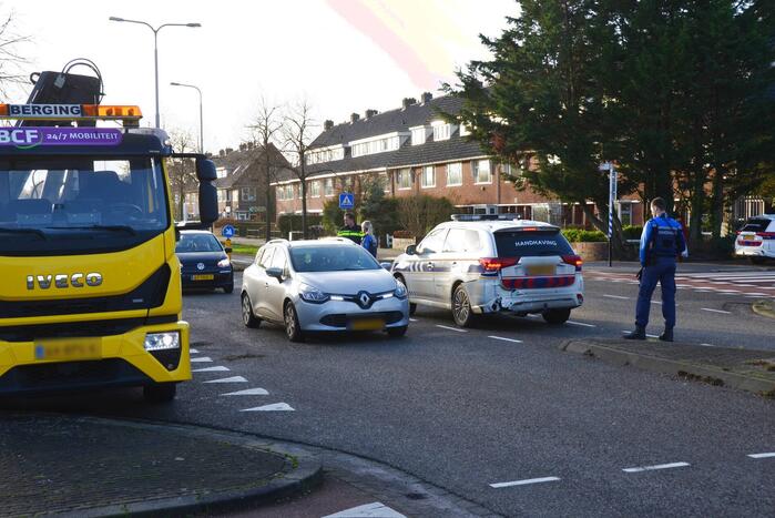 Auto van handhaving betrokken bij botsing