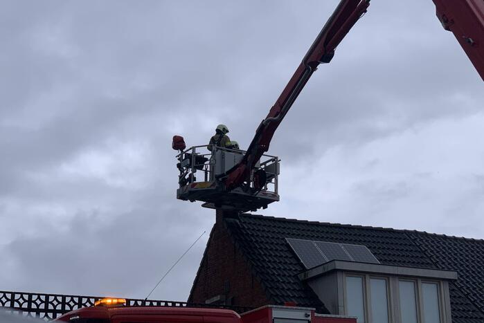Brandweer controleert schoorsteen