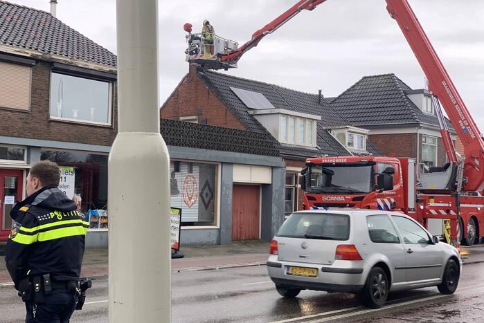 Brandweer controleert schoorsteen