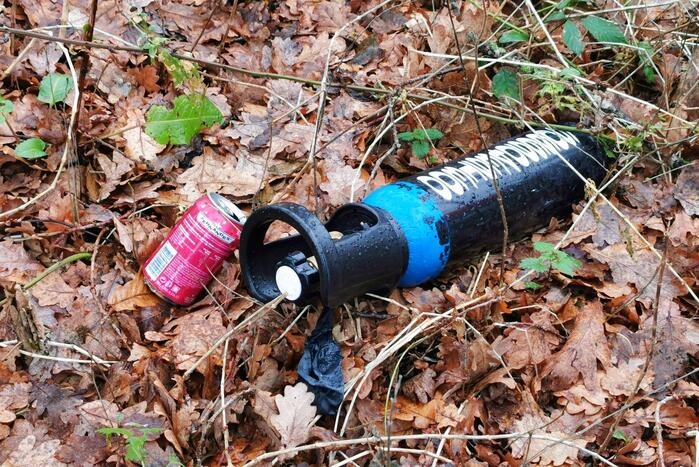 Handhavers halen gevonden lachgas tank op