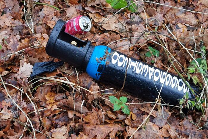 Handhavers halen gevonden lachgas tank op