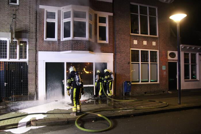 Flinke rookontwikkeling door brand in woning