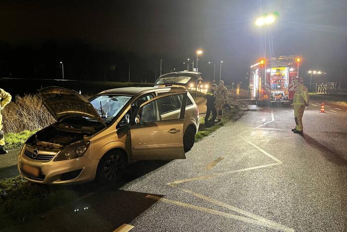 Maaltijdbezorger raakt met personenauto van de weg