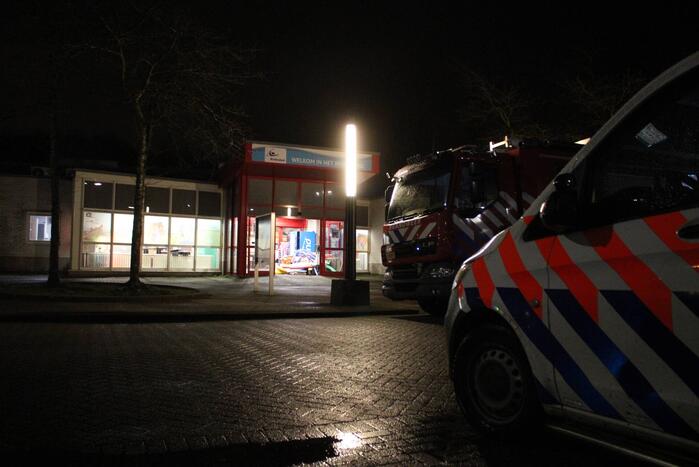 Brandweer pompt water uit kelder van zwembad Rivièrabad
