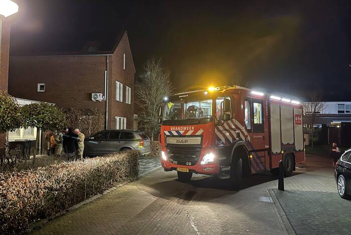 Brandweer verricht metingen in woning