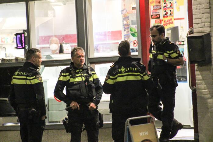 Politie doet onderzoek naar overval op snackbar