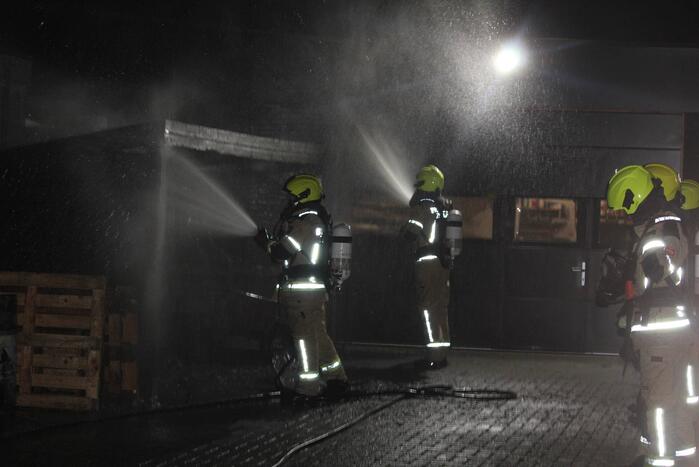 Houten overkapping in brand