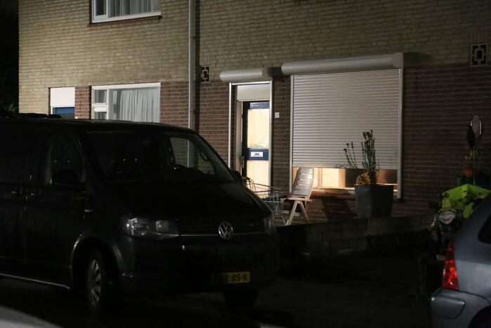 Politie valt panden binnen
