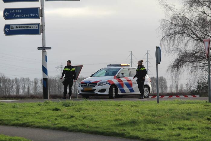 Auto komt tot stilstand in middenberm