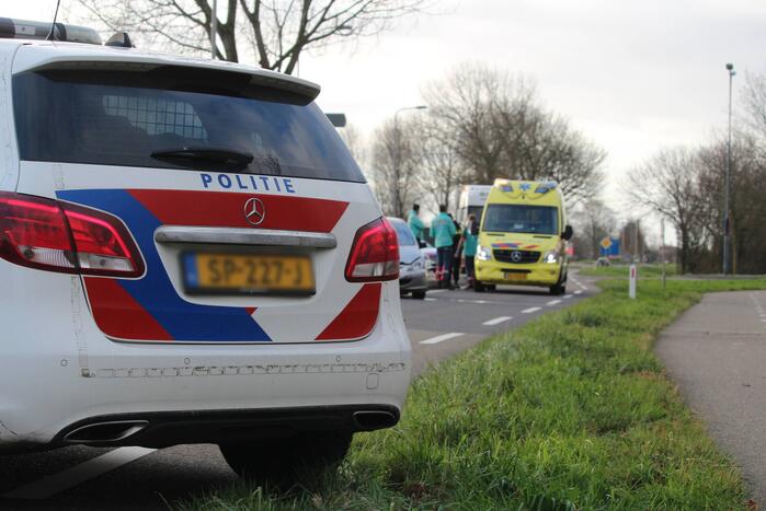 Auto komt tot stilstand in middenberm