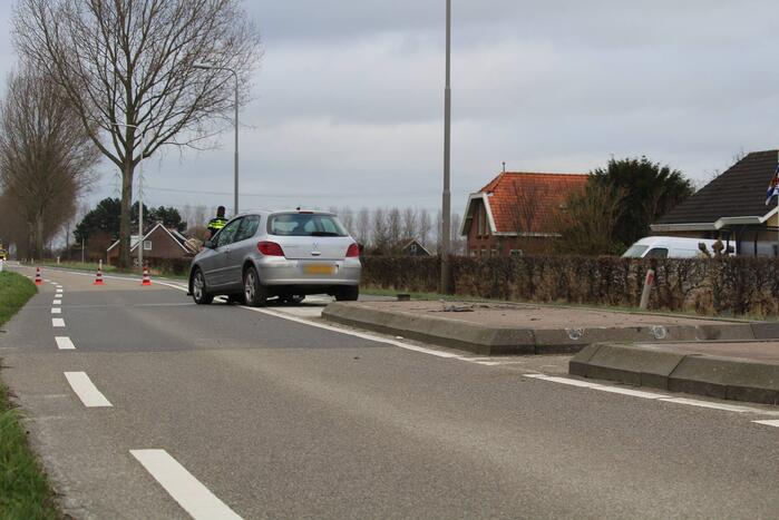 Auto komt tot stilstand in middenberm