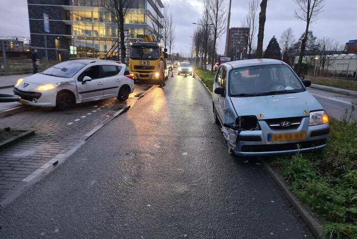 Twee auto's lopen flinke schade op bij ongeval