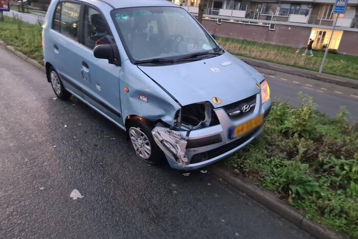 Twee auto's lopen flinke schade op bij ongeval