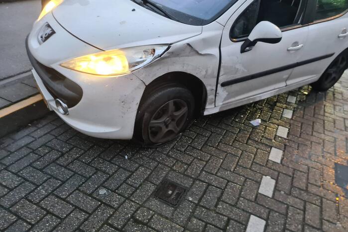 Twee auto's lopen flinke schade op bij ongeval