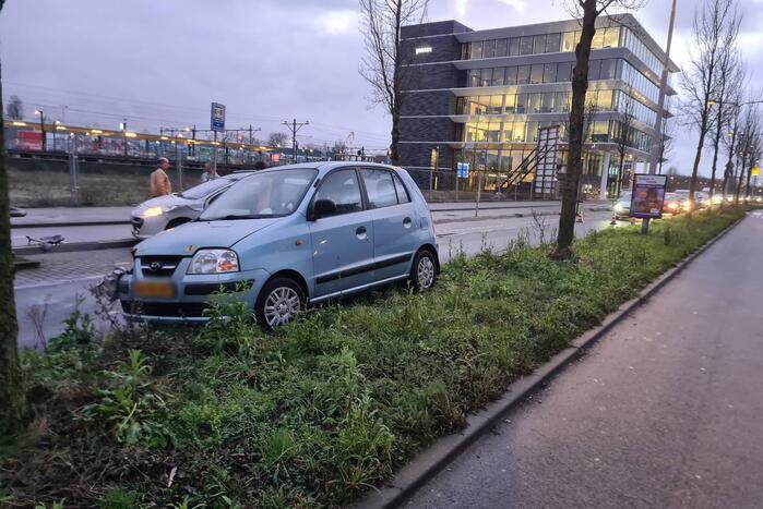 Twee auto's lopen flinke schade op bij ongeval