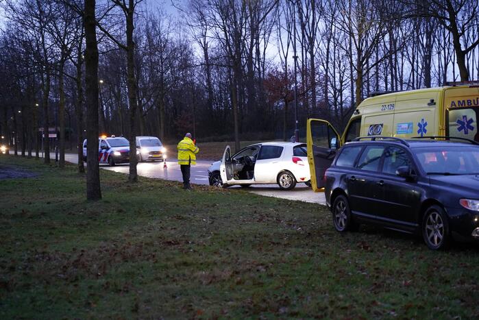 Schade na botsing tussen twee voertuigen