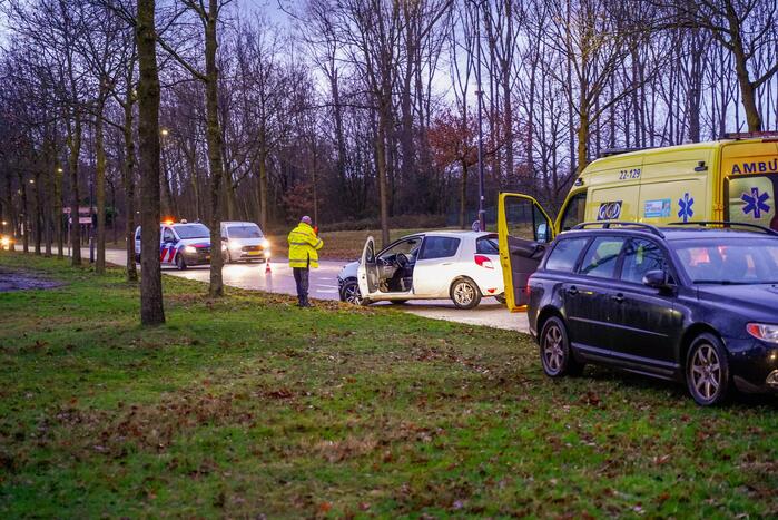 Schade na botsing tussen twee voertuigen