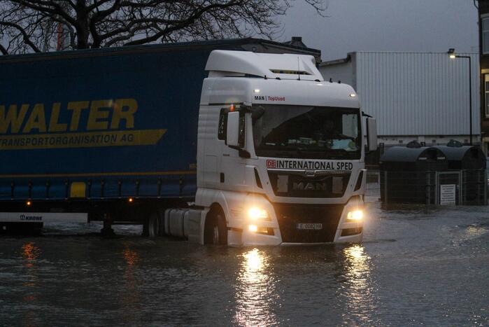 Straten onder water door springtij