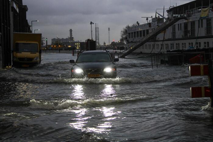 Straten onder water door springtij