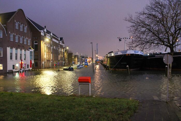 Straten onder water door springtij