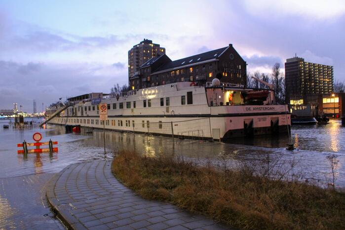 Straten onder water door springtij