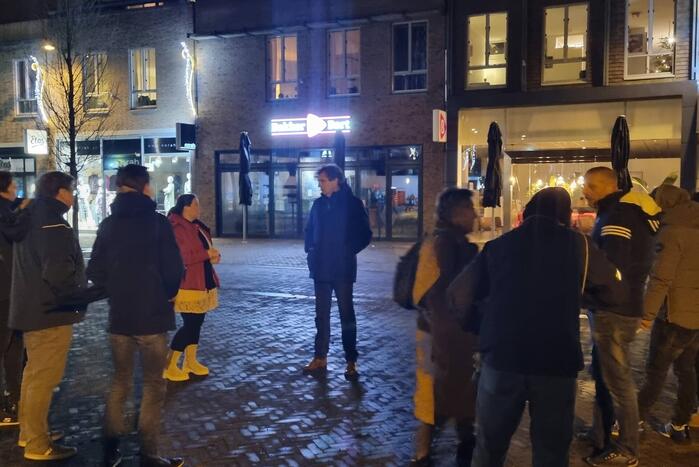 Groep mensen aanwezig bij demonstratie