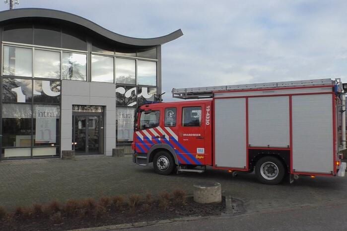 Brandweer controleert zaagmachine