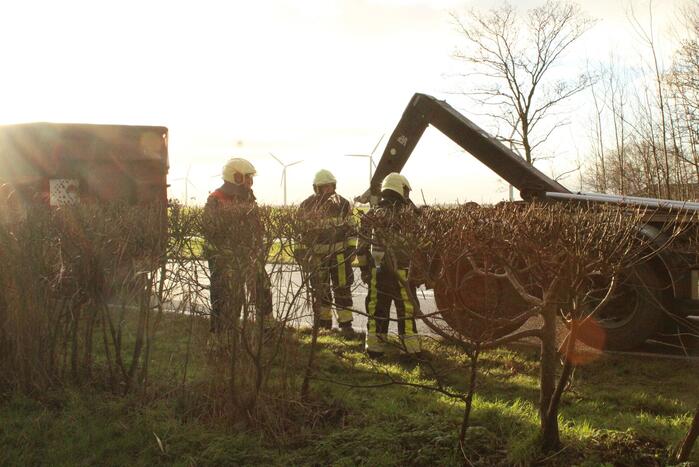 Brandweer ingezet voor vrachtwagen met vastgelopen remmen