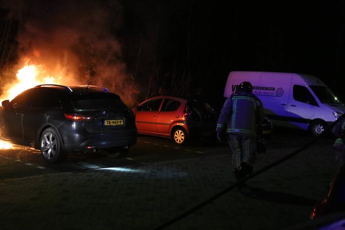 Geparkeerde auto uitgebrand