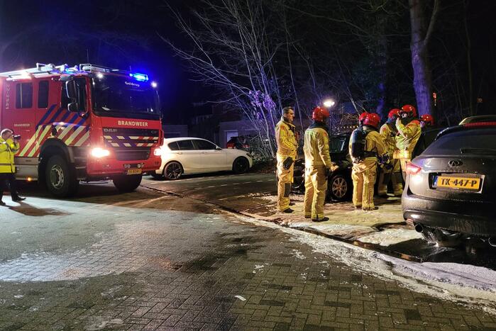 Geparkeerde auto uitgebrand