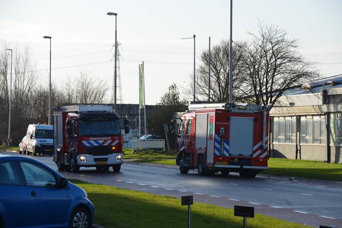Straat afgezet na gaslekkage in bedrijfspand