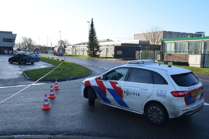 Straat afgezet na gaslekkage in bedrijfspand